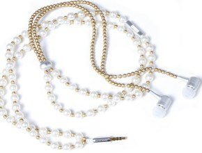 The Pearly LadyBuds Stereo Headphone Necklace make a great gift for the tech-savvy mom who wants to look stylish while grooving to her favorite tunes.