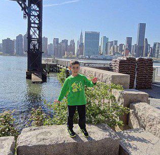 Great NYC view from Gantry Plaza State Park - Long Island City, Queen NYC - Explore NYC with us - https://www.nyctechmommy.com/my-city-play-in-new-york-city-summer-series/