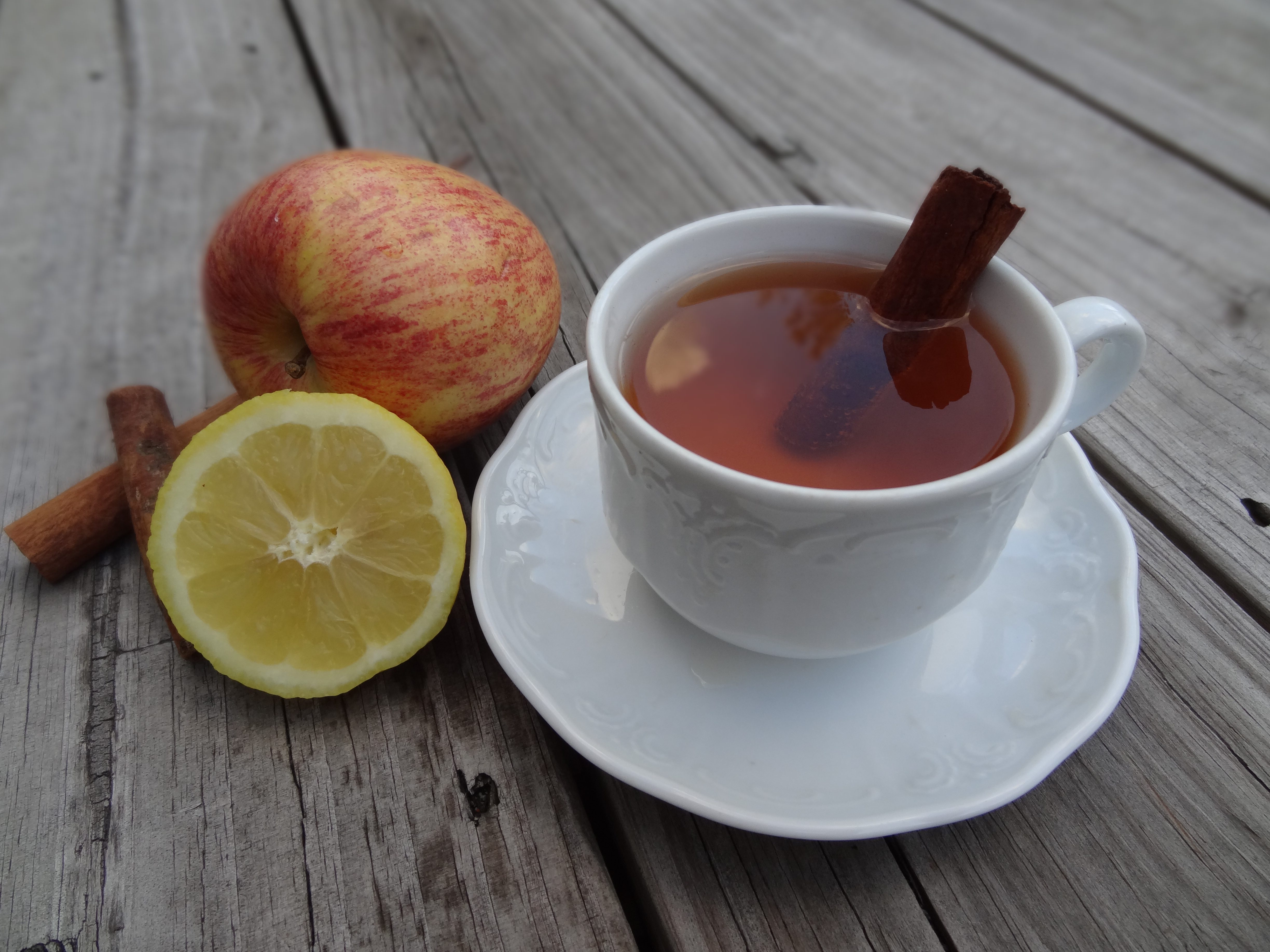 Welcome Autumn with these delicious Sparkling Apple Cider Recipes - click the link -