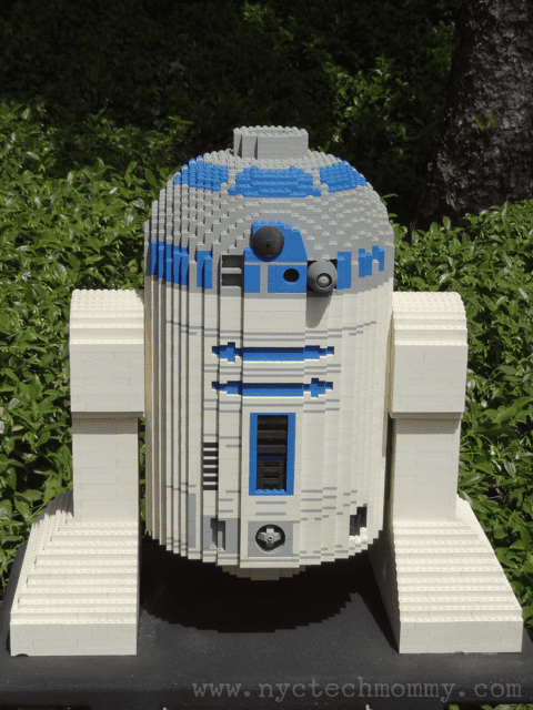 Don't miss this out of this world experience at Legoland California - Iconic Star Wars movie scenes and favorite characters made out of 1.5 million LEGO bricks built in 1:20 scale - Check out pics and details from our recent trip!