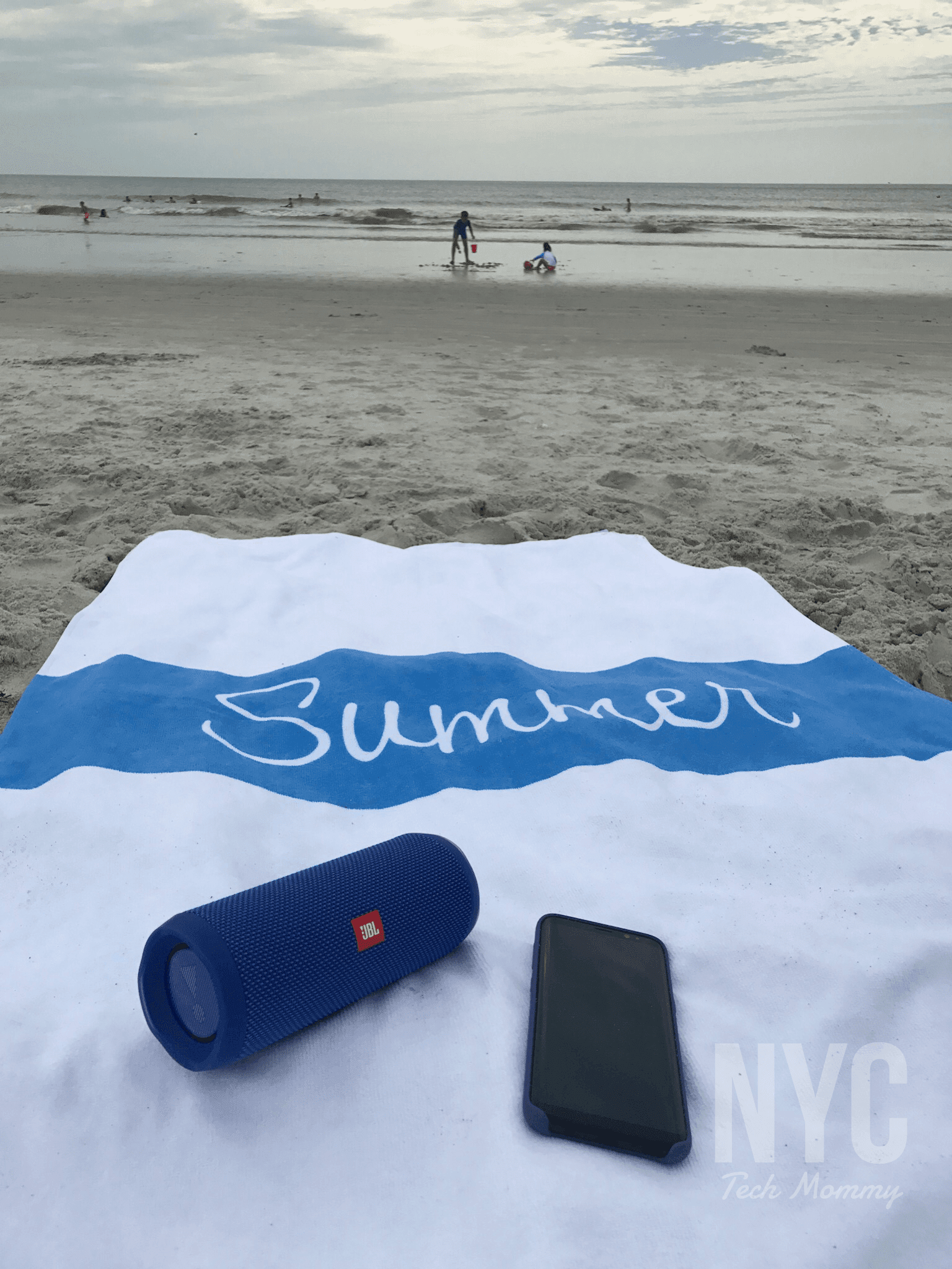 Kids are always ready for a big splash! This summer I was ready to splash right along with them thanks to 3 summer must haves that can take a big splash. Check out my favorite summer gadgets and the smarter towel for summer!