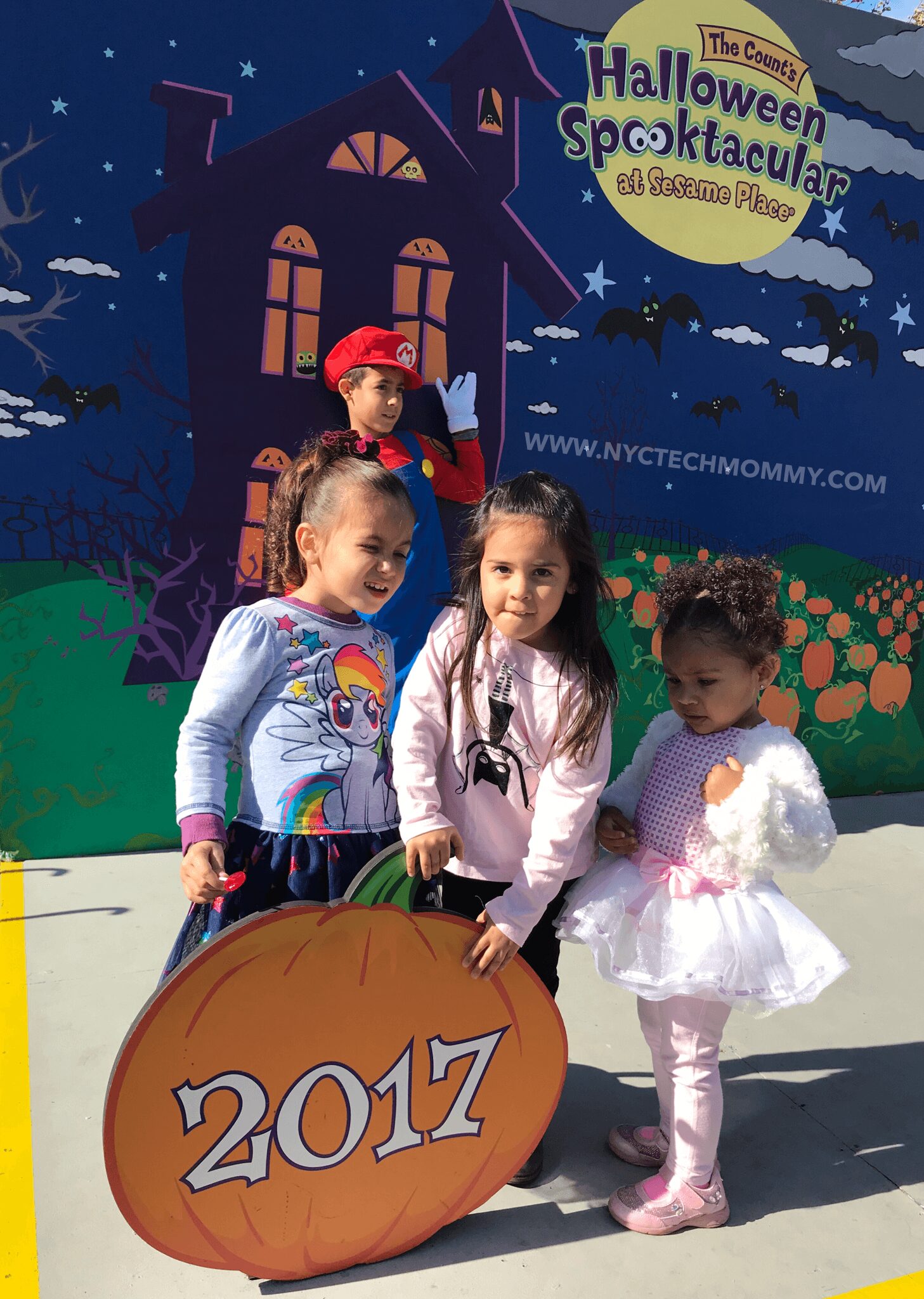 We had Spooktacular Time at Sesame Place! Here are my tips for a great visit to Sesame Place