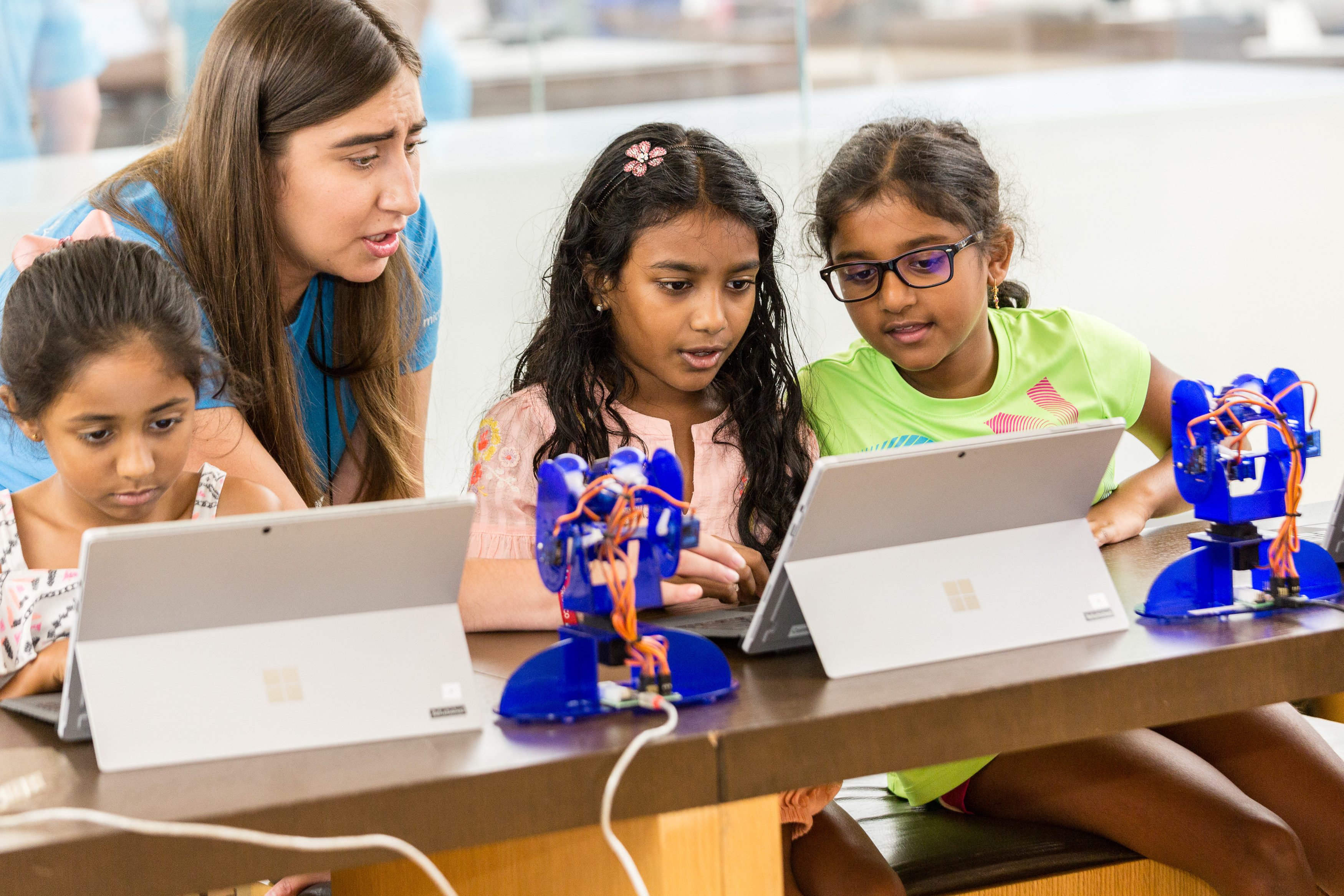 Microsoft Store and Girl Scouts launches new STEM program for girls