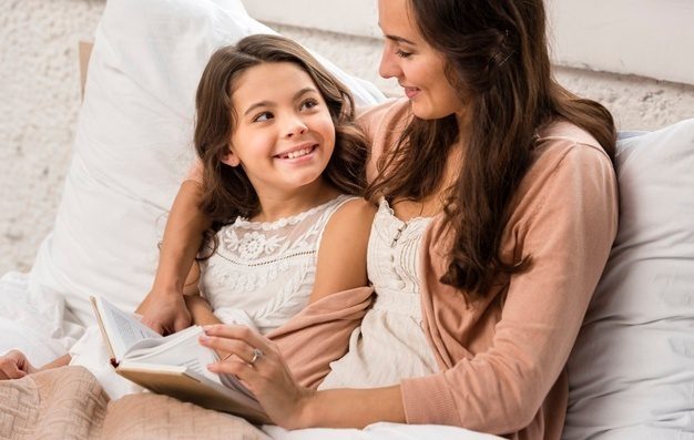 Mother and daughter reading a book & 5 reasons to go screen free